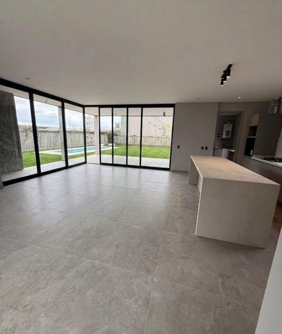 Foto de CASA DE CATEGORÍA EN ALQUILER, imagen 4
