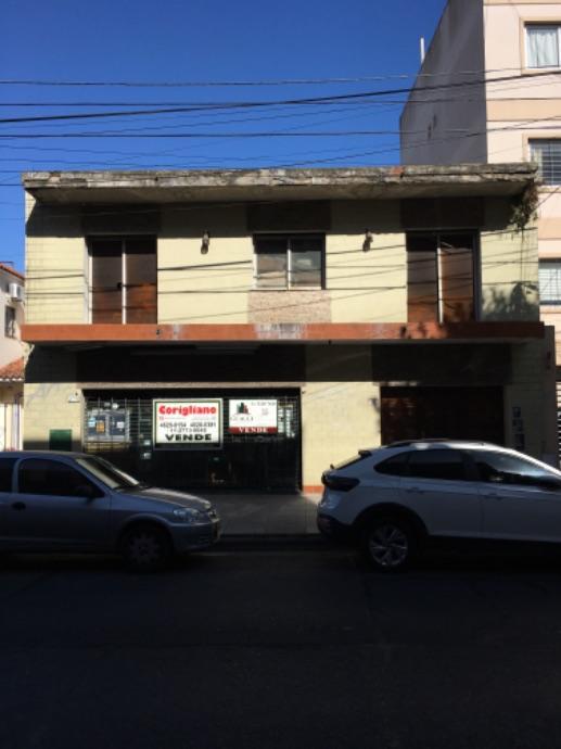 Casa en dos plantas. Ideal proyecto inmobiliario/ Edificio