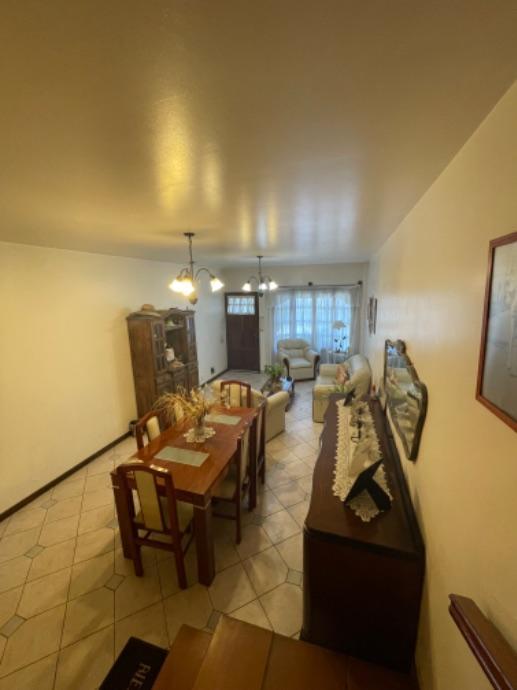 Duplex de Tres Ambientes con Cochera y Fondo 2