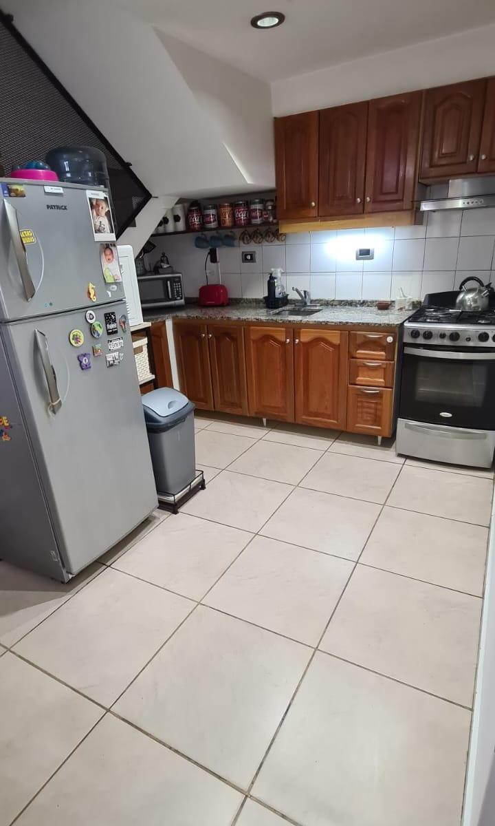 Castelar Sur impecable dúplex de tres ambientes