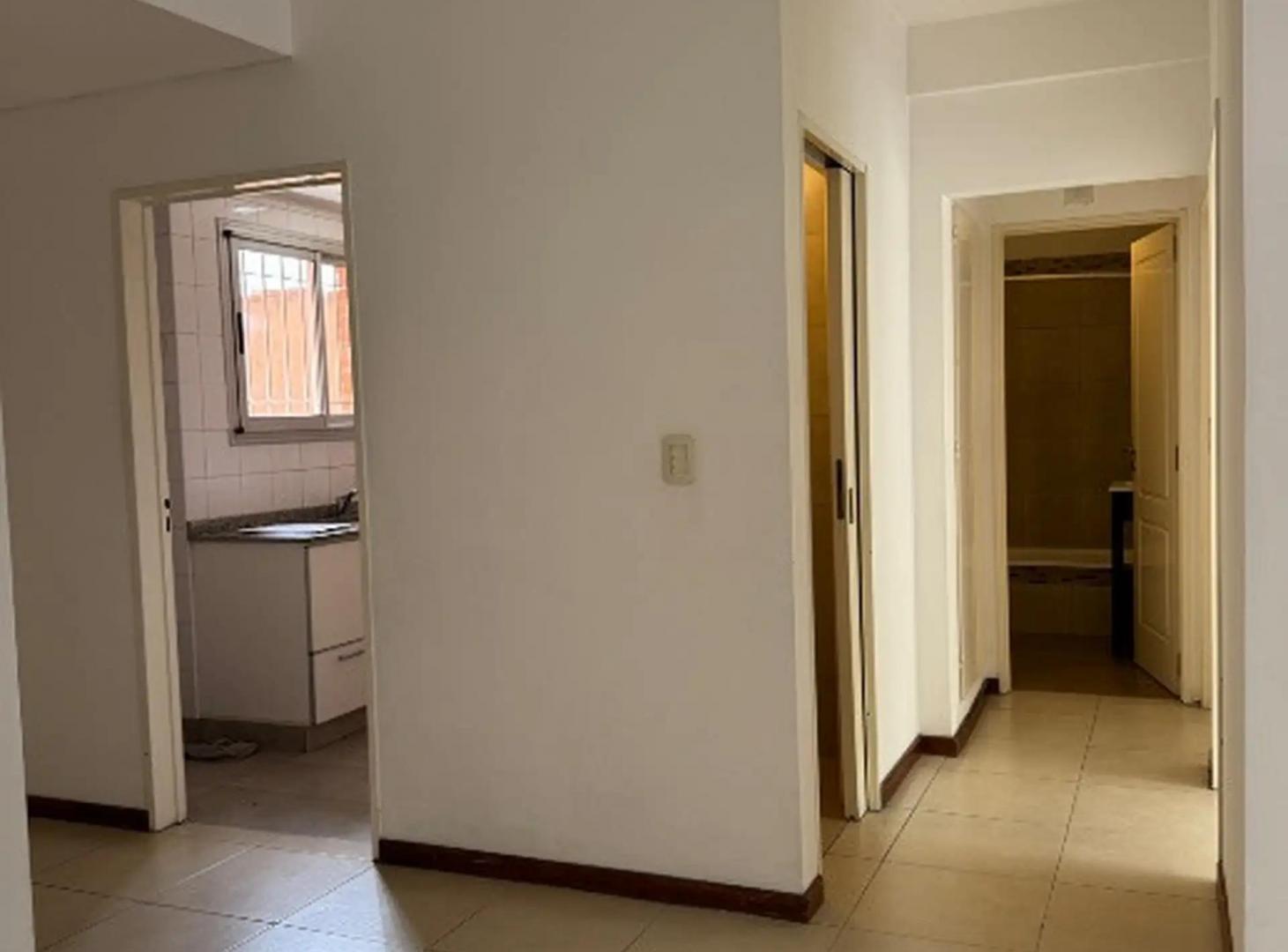 Foto de Departamento de 66 m² con 2 dormitorios en alquiler en Castelar, imagen 3