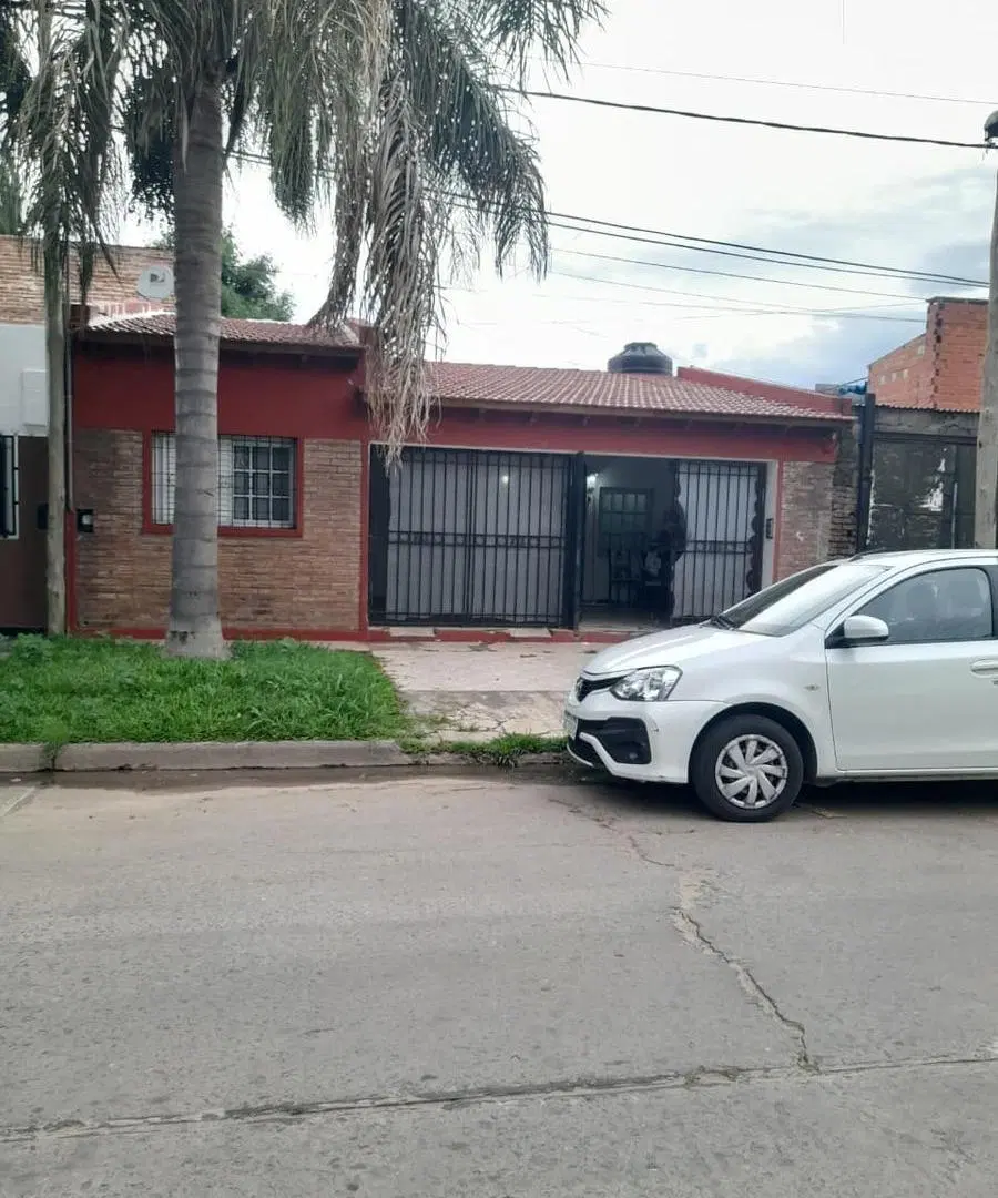 CASA DOBLE COCHERA DE 2 DORMITORIOS Y PATIO VERDE EN ALBERDI AL 7700 5