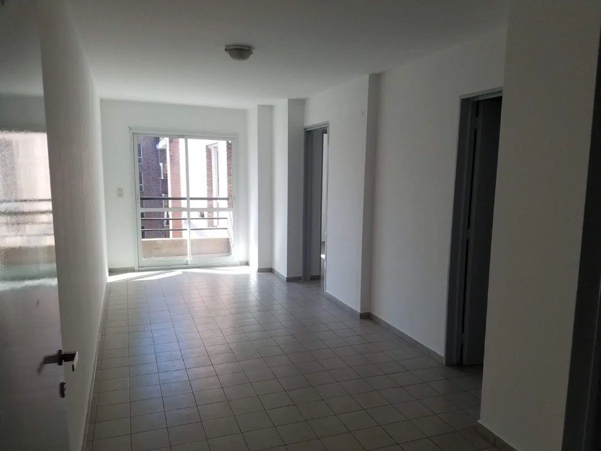 Departamento con balcón en alquiler, 1 dormitorio. A pasos del Buen Pastor. Nueva Cordoba 3