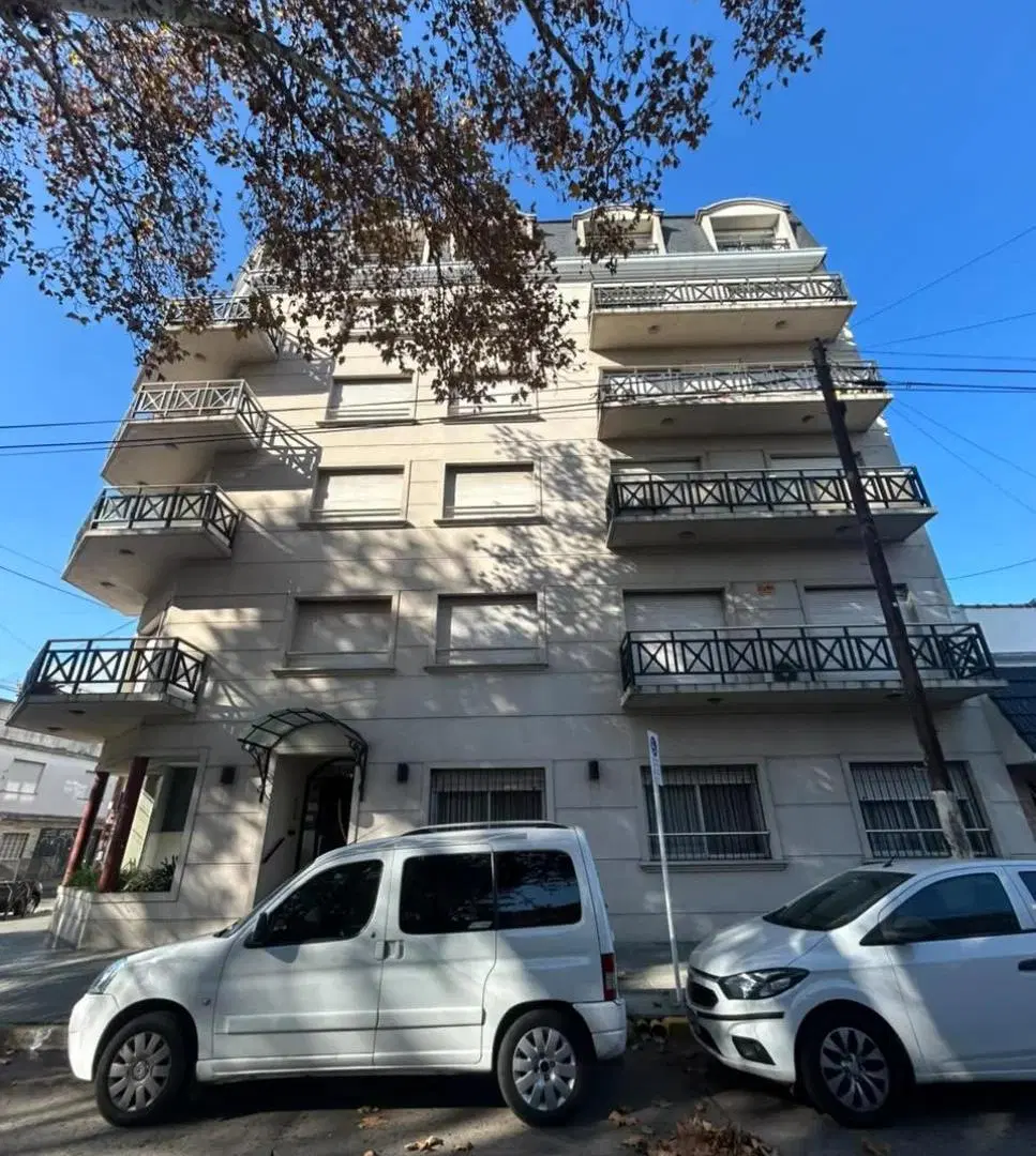 VENTA DEPTO 4 AMBIENTES, 2 BAÑOS, COCHERA 3