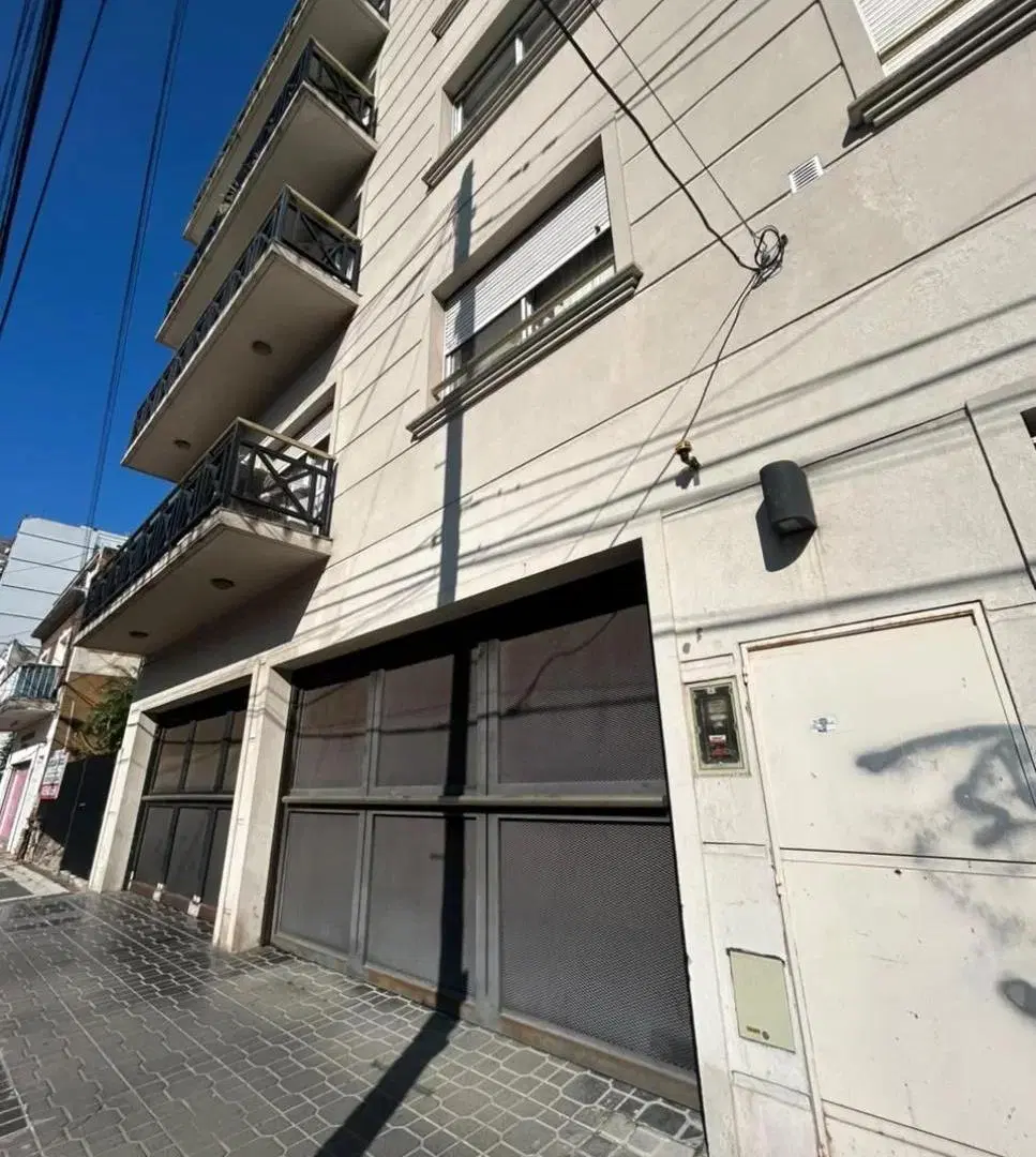 VENTA DEPTO 4 AMBIENTES, 2 BAÑOS, COCHERA 4