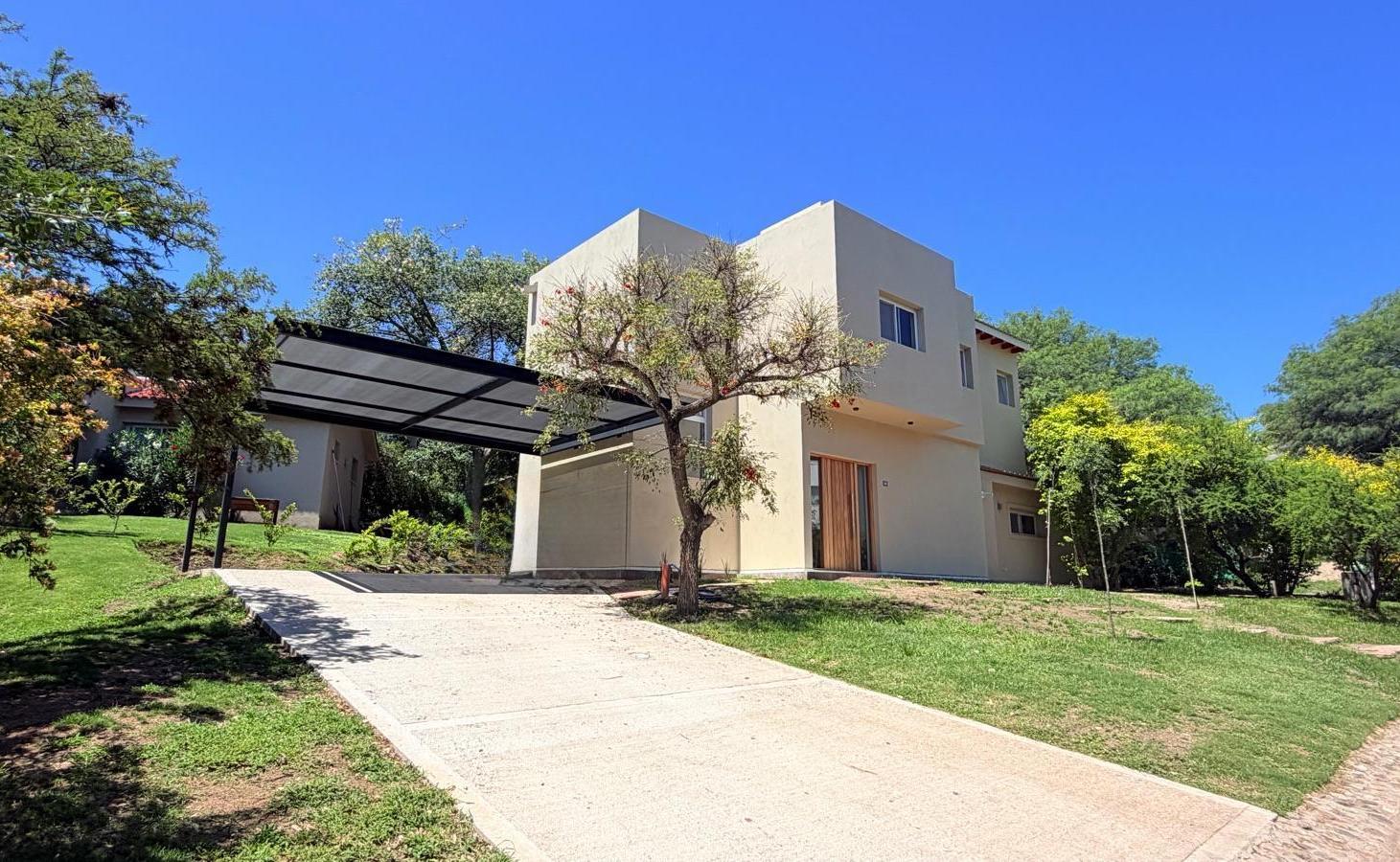 Hermosa casa en venta a estrenar en Country La Rufina
