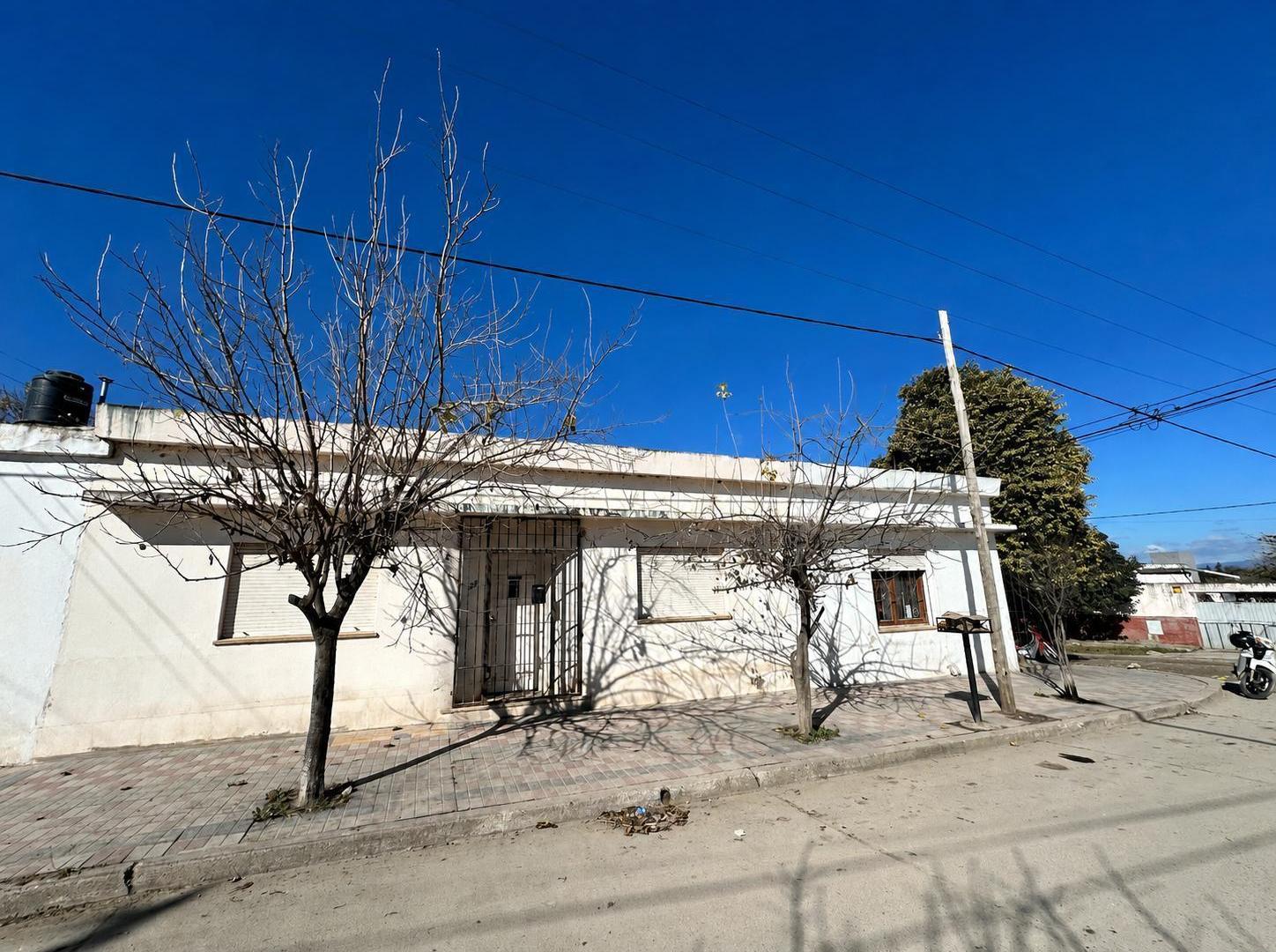 Casa en Alta Gracia con local comercial oportunidad