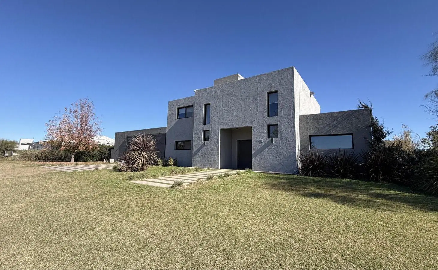 Hermosa casa en venta en Estación del Carmen 3
