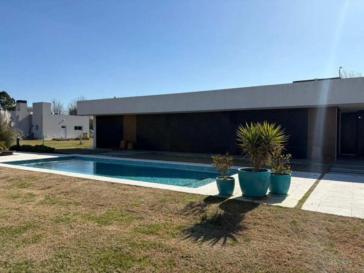 Casa En Venta La Primavera De Lujan Club De Campo 3