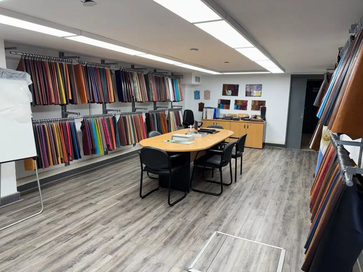 VENTA DEPOSITO CON MONTACARGAS + OFICINAS - LUGANO 5