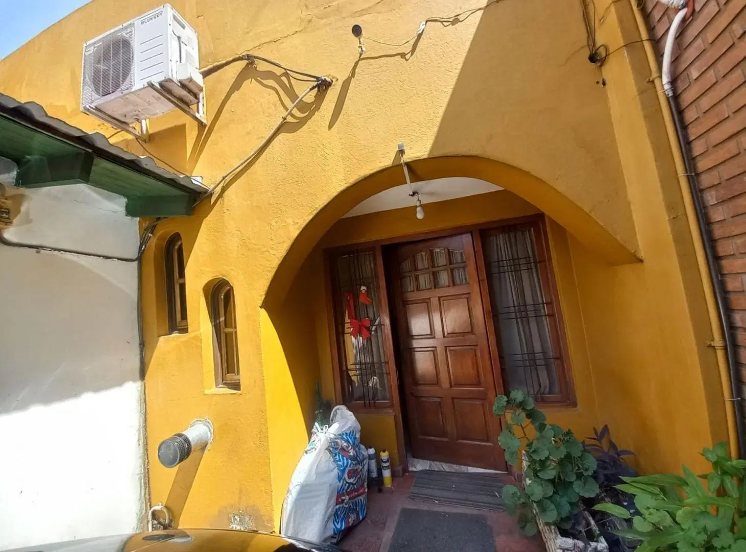 VENTA CASA CON 2 LOCALES + TERRAZA R. MEJÍA SUR 4