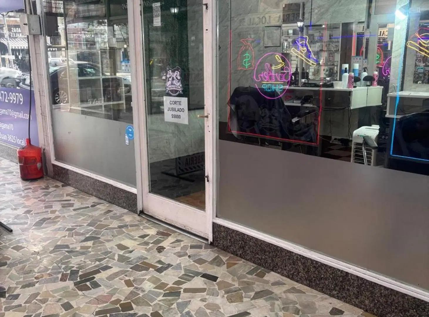 VENTA LOCAL CON RENTA BOEDO EN GALERIA COMERCIAL 5
