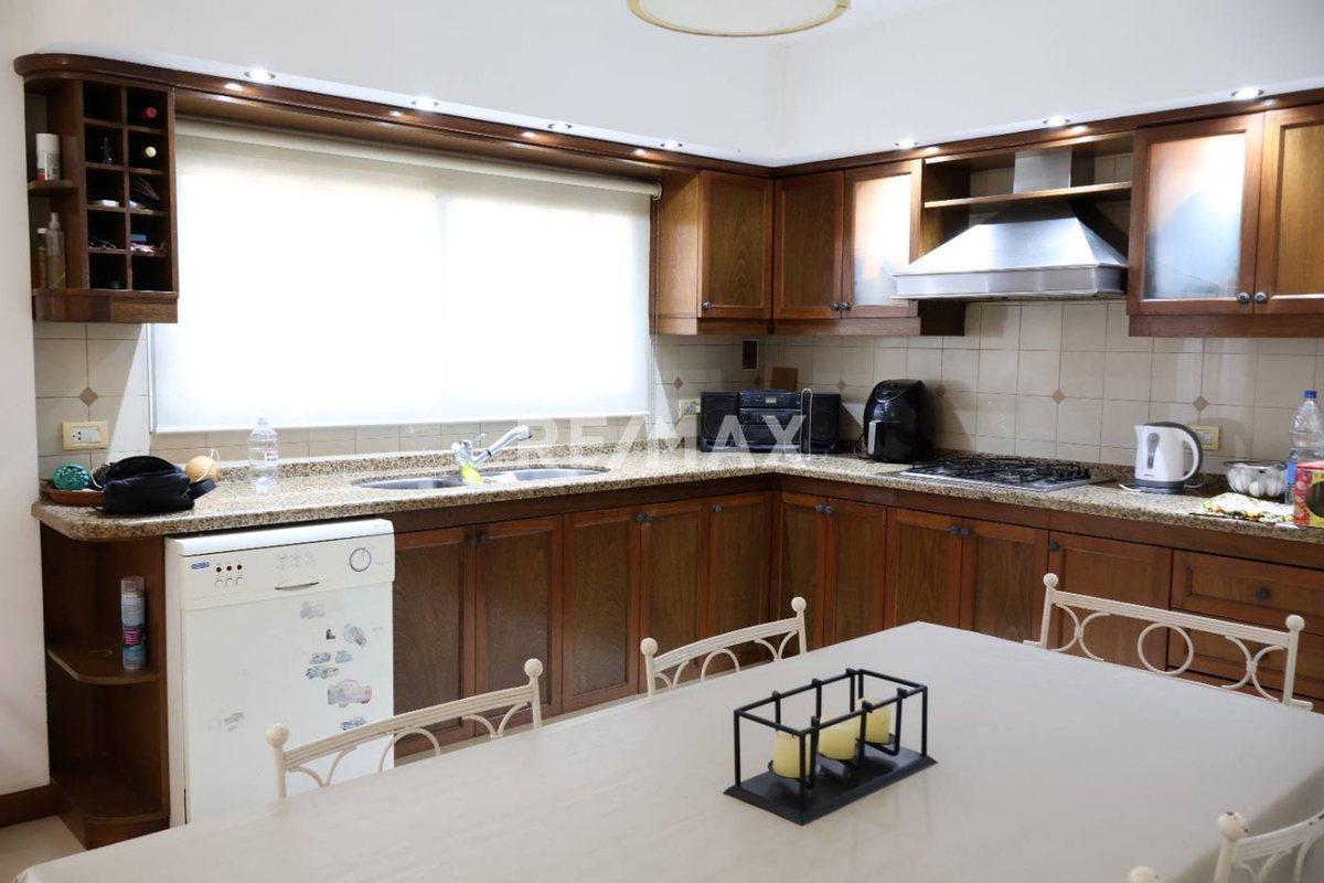 Foto de VENTA ESPECTACULAR CASA 5 AMB C/PILETA CASTELAR, imagen 5
