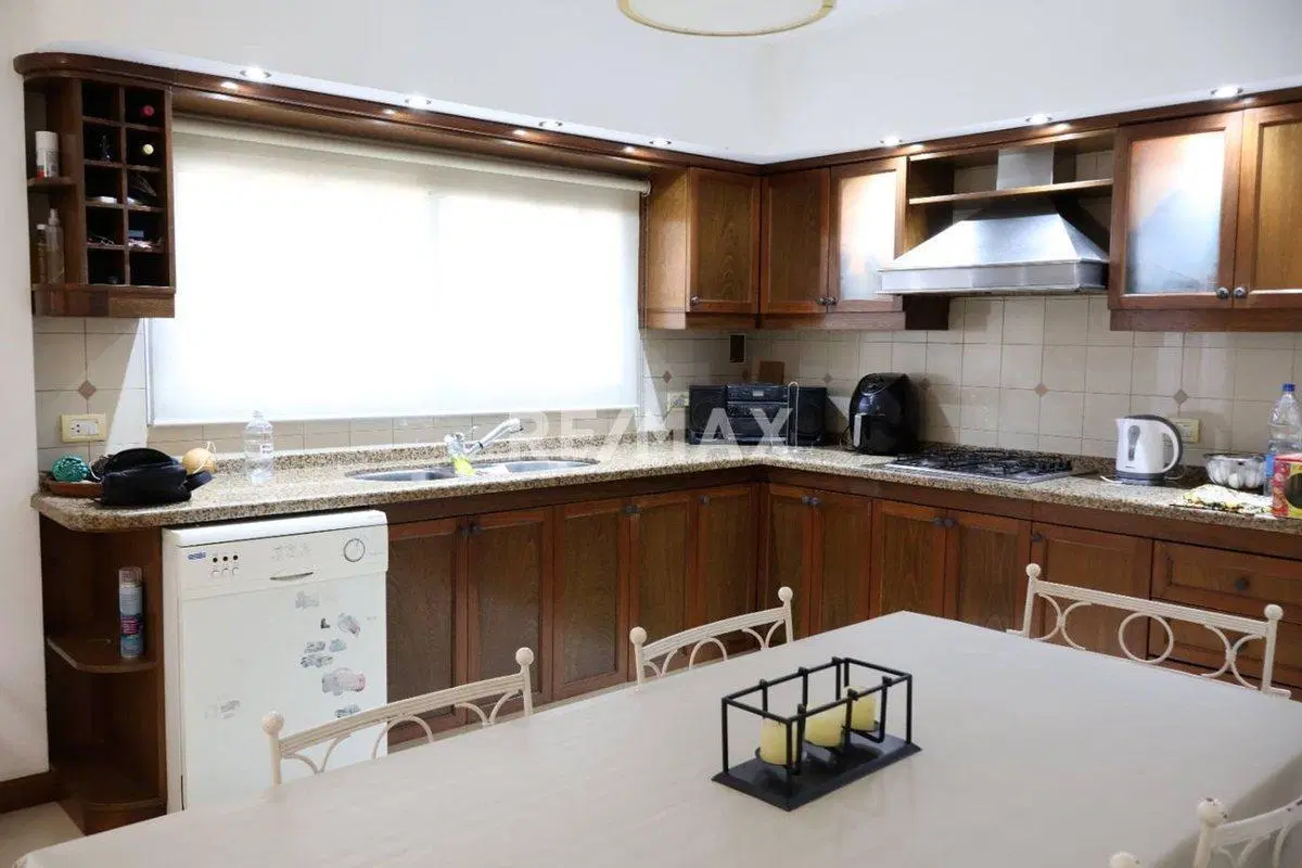 VENTA ESPECTACULAR CASA 5 AMB C/PILETA CASTELAR 5