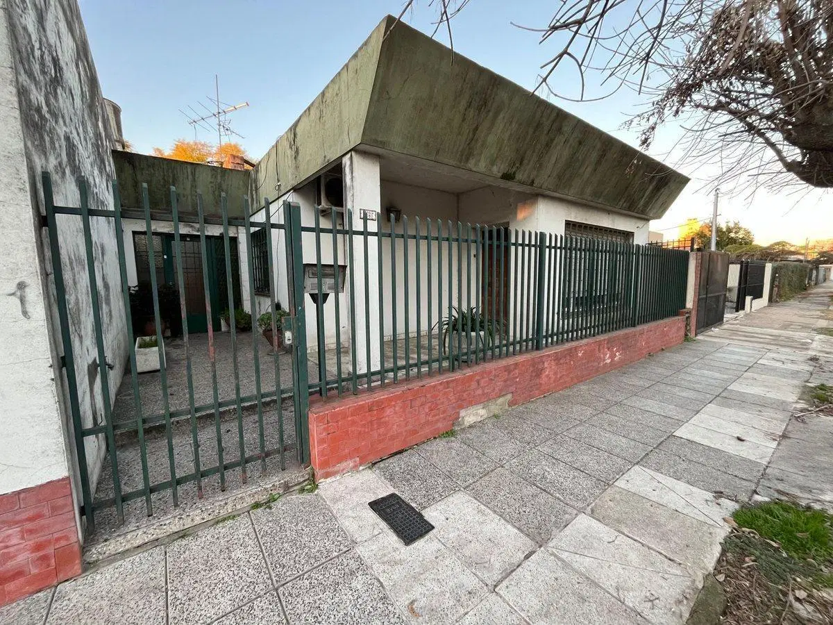 VENTA CASA 4 AMB C/PATIO Y GARAGE- SAN MIGUEL 4