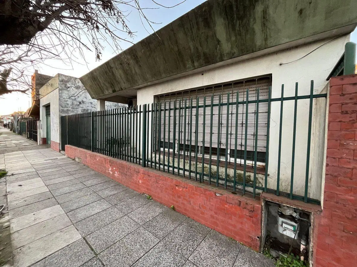 VENTA CASA 4 AMB C/PATIO Y GARAGE- SAN MIGUEL 5