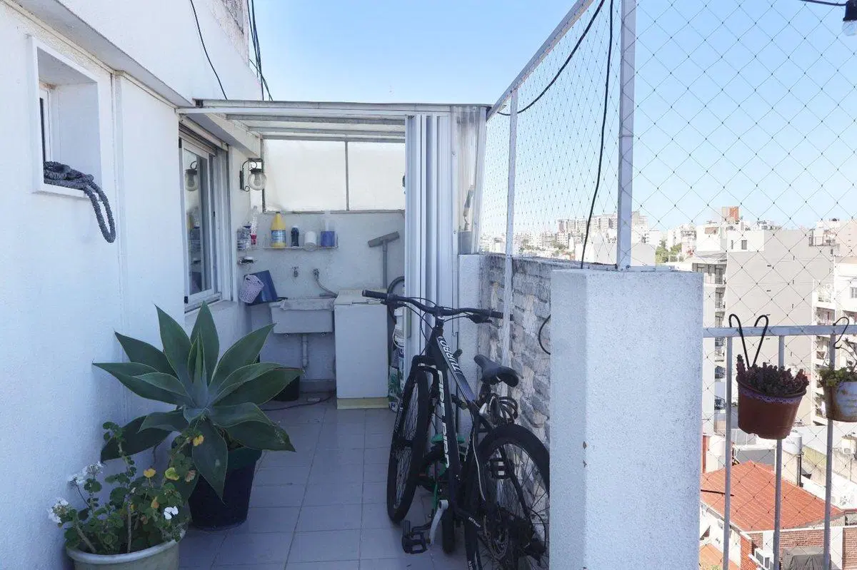 VENTA DPTO  3 AMB C/DEPENDENCIA - MONTE CASTRO 3