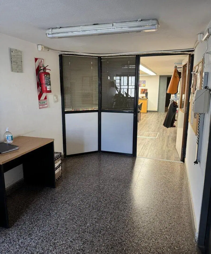 VENTA DEPOSITO CON MONTACARGAS + OFICINAS - LUGANO 4