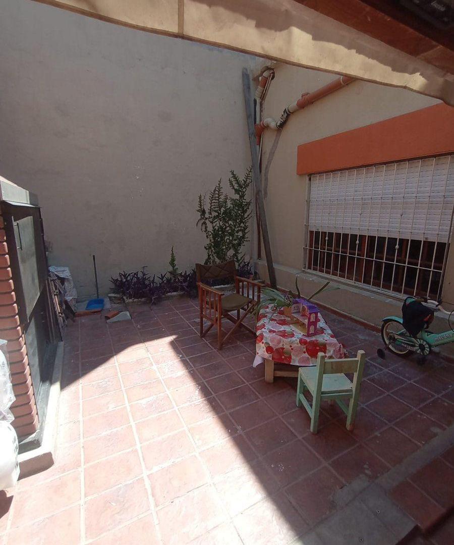 Foto de VENTA CASA EN 2 PLANTAS C/COCHERA FLORESTA NORTE, imagen 1