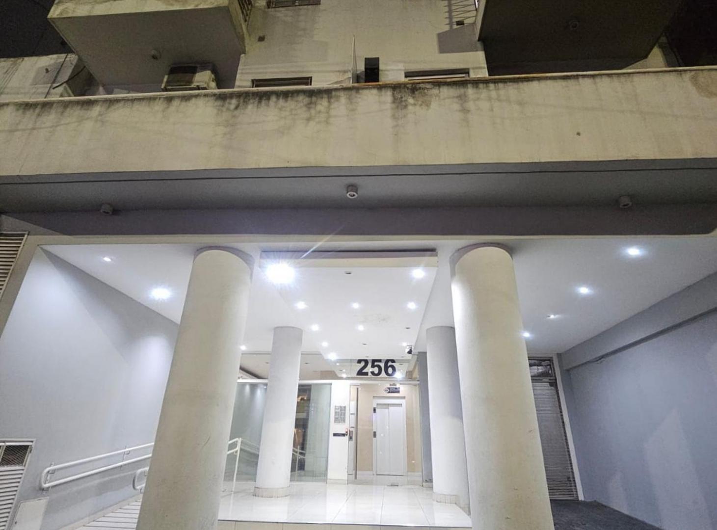 Foto de VENTA DEPTO 2 AMBIENTES CONTRAFRENTE - FLORES, imagen 5