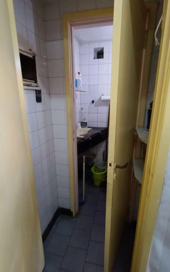 Local en Venta sobre calle Cuenca 4