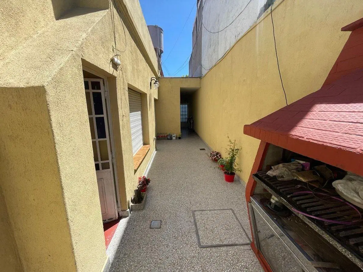 CASA VENTA 4 AMBIENTES-PATIO-COCHERA -APTO CREDITO 4