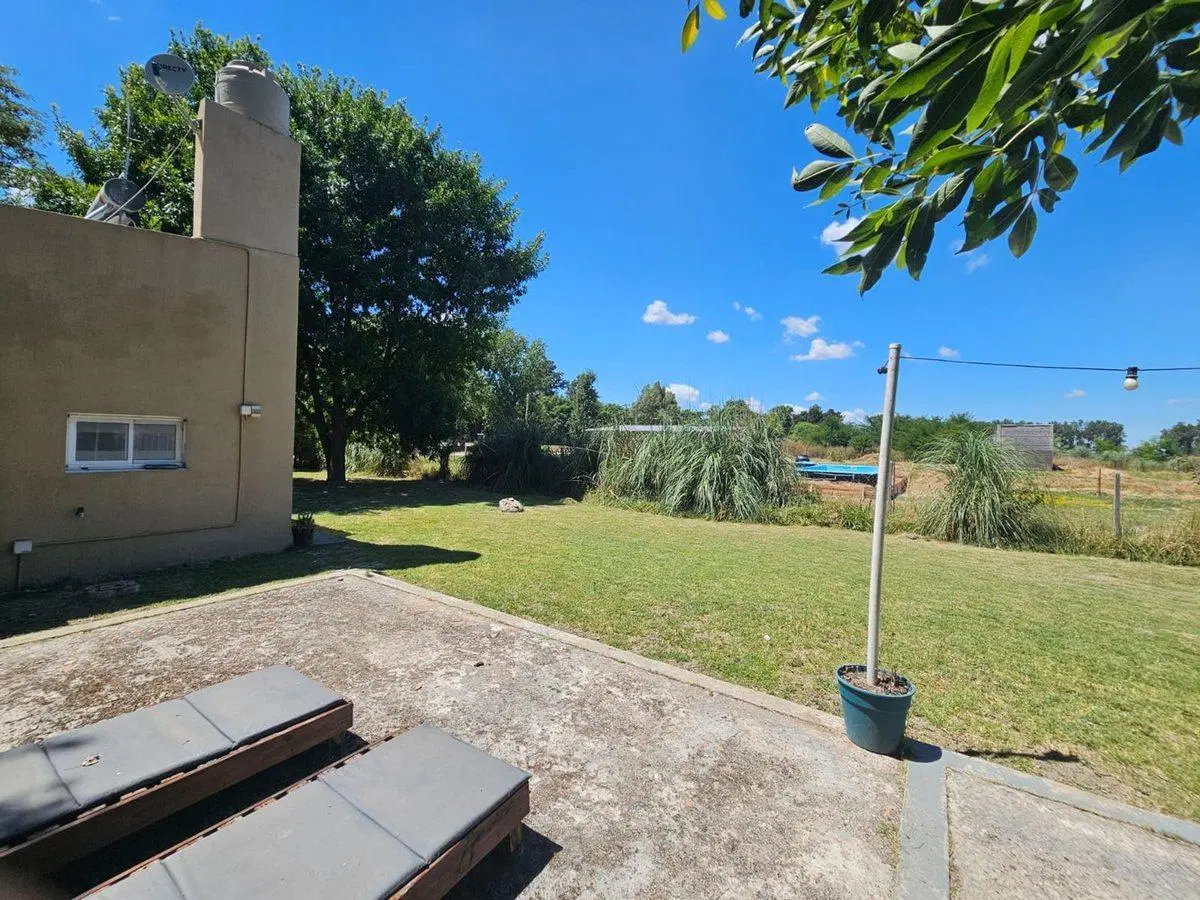 VENTA CASA 3 AMB C/PILETA Y LOTE 4