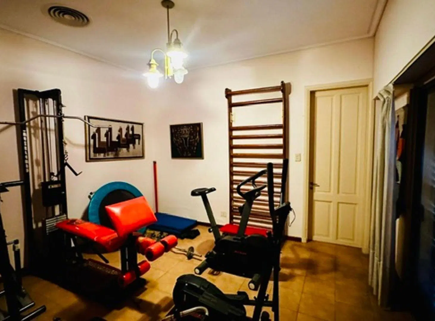 VENTA CASA 5 AMBIENTES C/PATIO - MONTE CASTRO 5