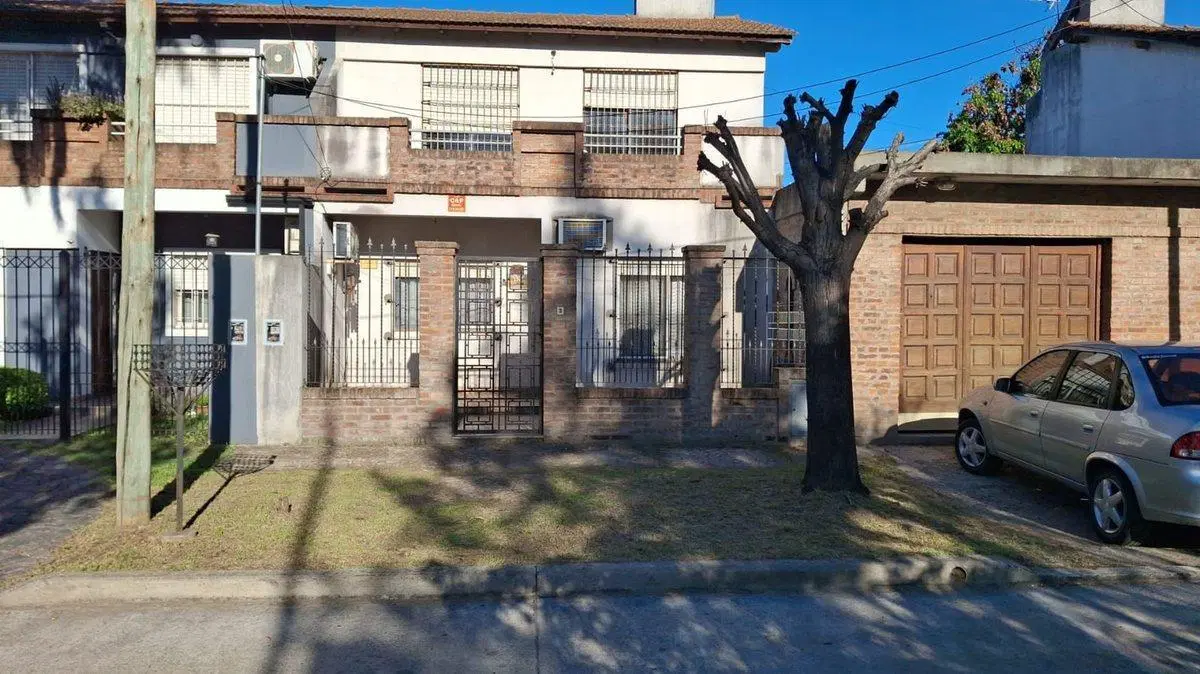 Casa en Venta tipo duplex zona residencial 4