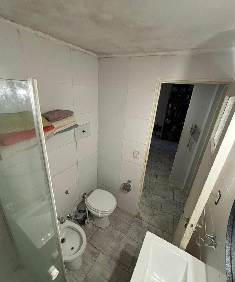 Foto de VENTA DEPTO 3 AMBIENTES C/BALCON - FRENTE -ALMAGRO, imagen 5