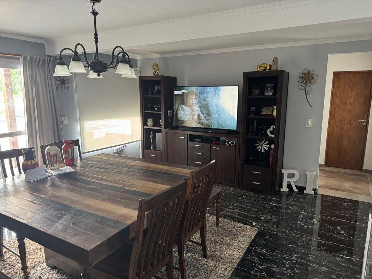 Foto de VENTA CASA 4 AMB CON PILETA COUNTRY LUJAN, imagen 4