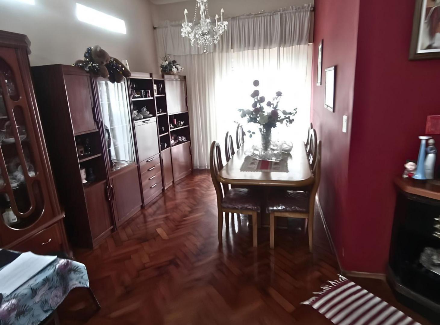 Foto de VENTA PH 7 AMB MONTE CASTRO C/TERRAZA PROPIA, imagen 1