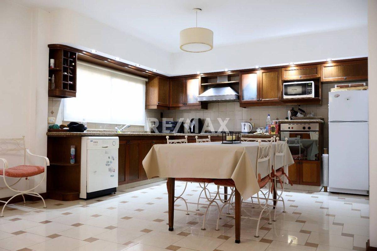 Foto de VENTA ESPECTACULAR CASA 5 AMB C/PILETA CASTELAR, imagen 4