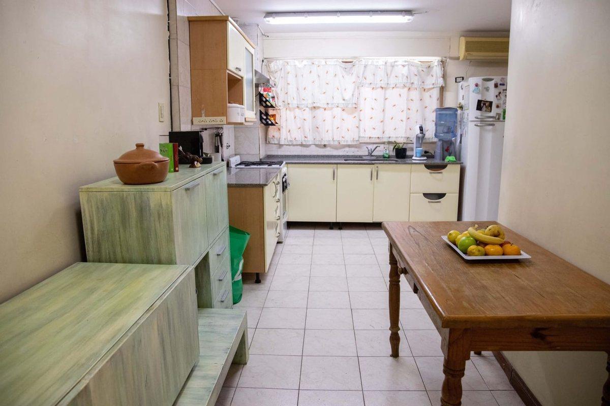 Foto de DEPARTAMENTO PISO 4 AMBIENTES EN VENTA FLORESTA, imagen 2