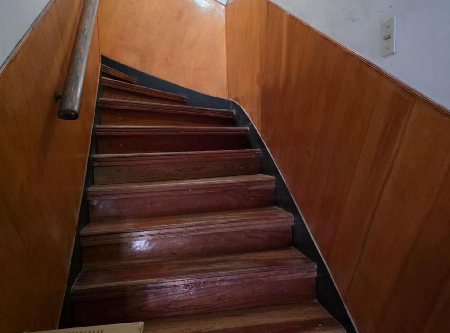 Foto de VENTA PH 5 AMBIENTES MUY AMPLIO - MONTE CASTRO, imagen 2