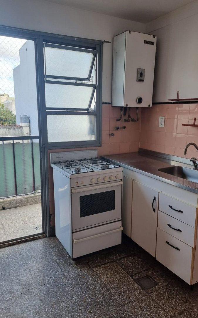 Foto de VENTA DTO -FLORES- 2 AMB. C/RENTA C/FTE.BALC-A/CRE, imagen 2