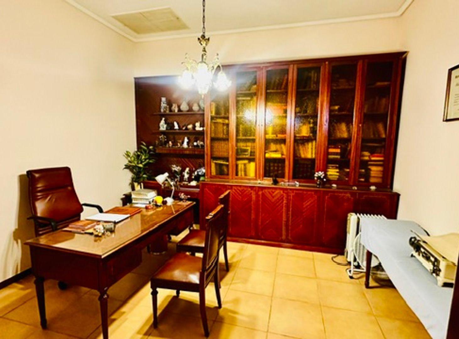 Foto de VENTA CASA 5 AMBIENTES C/PATIO - MONTE CASTRO, imagen 3