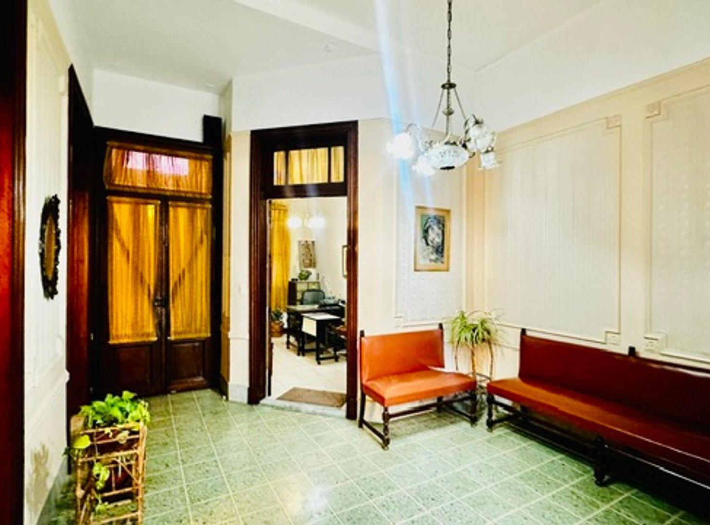 Foto de VENTA CASA 5 AMBIENTES C/PATIO - MONTE CASTRO, imagen 2
