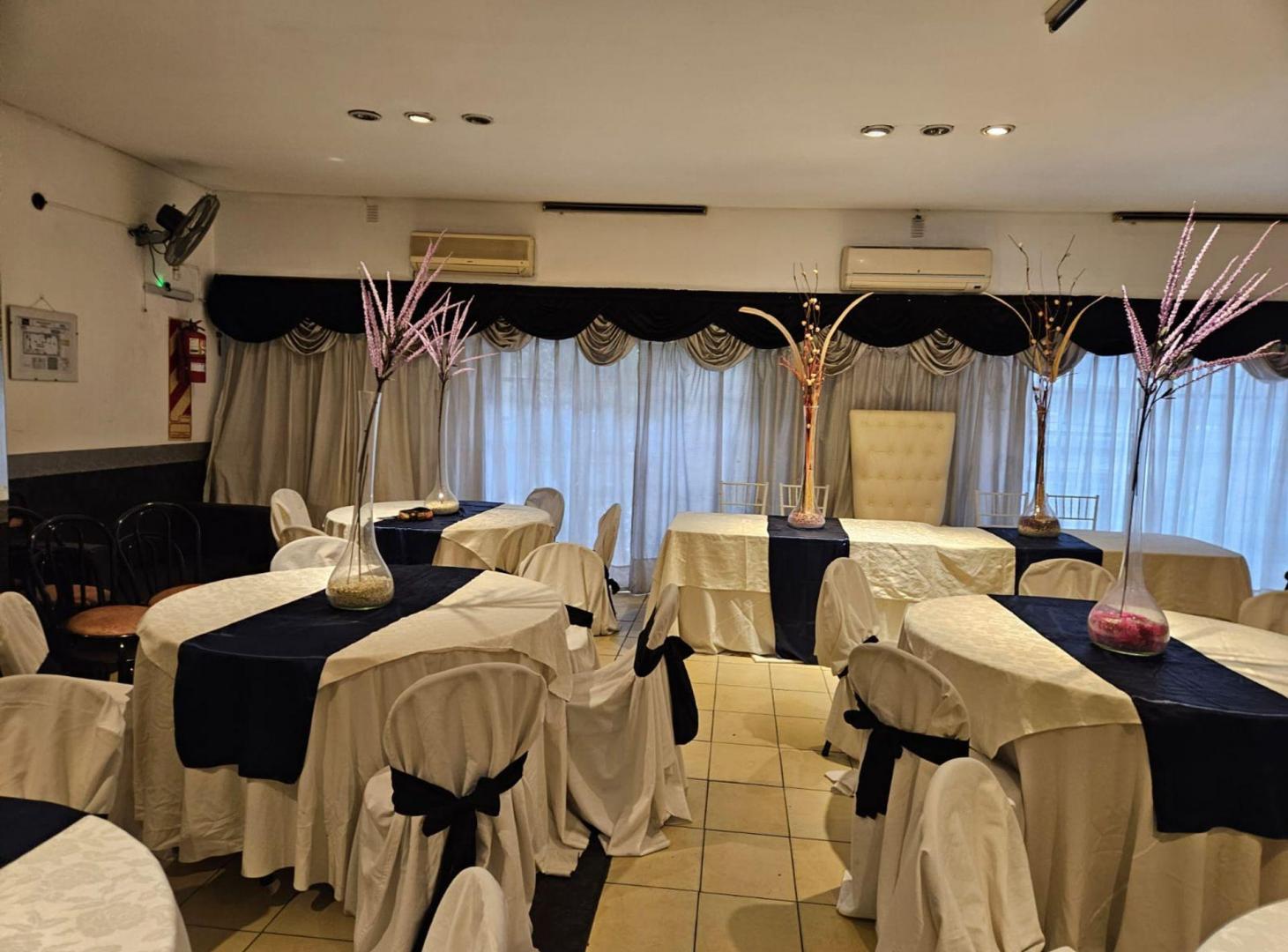 Foto de VENTA SALON DE EVENTOS EN FLORES, imagen 4