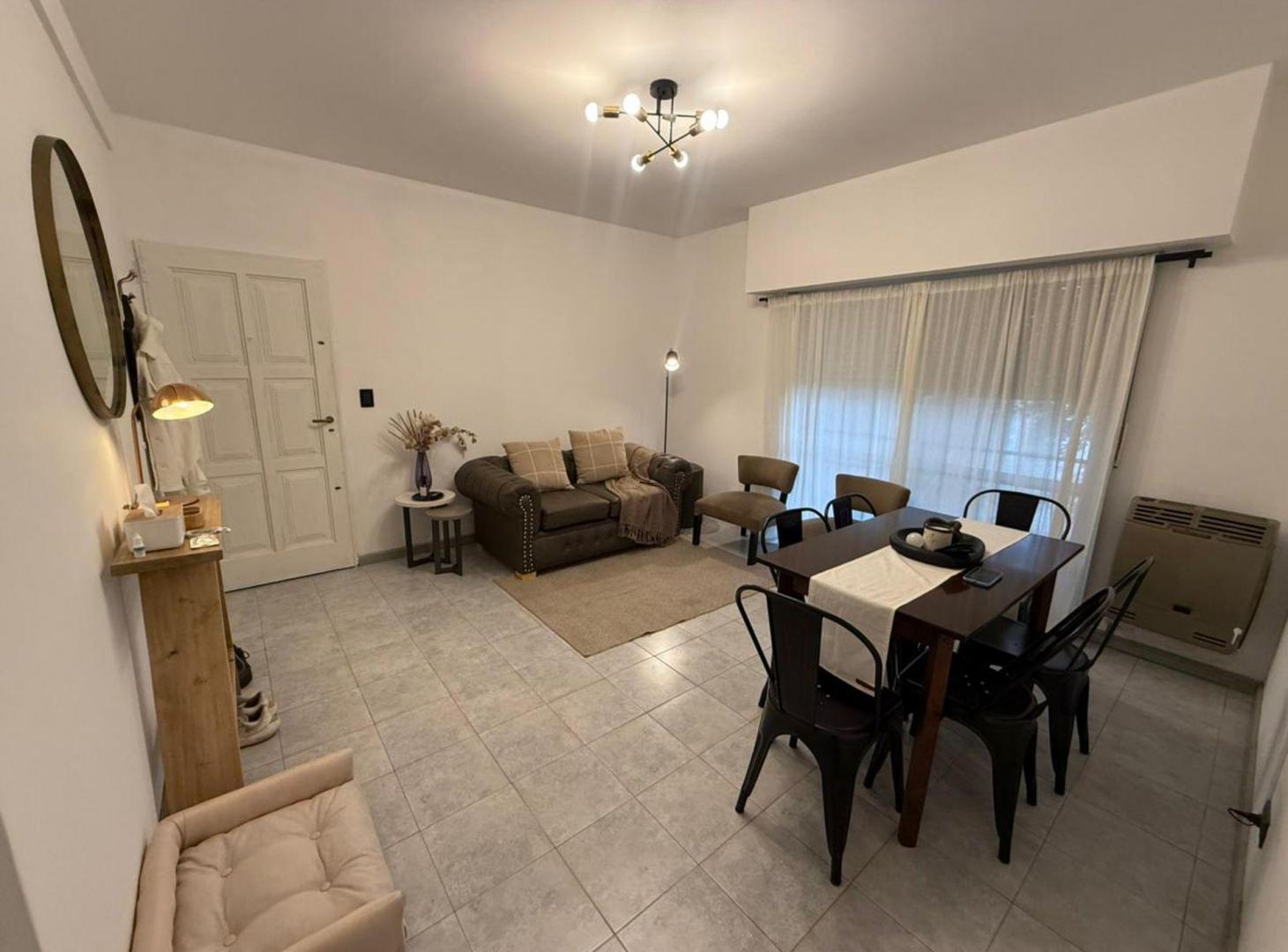 Foto de VENTA DEPTO 2 AMB EN DEVOTO AMOBLADO REFACCIONADO, imagen 1
