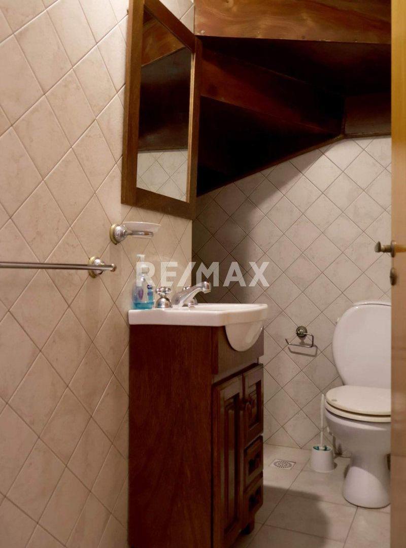 Foto de VENTA ESPECTACULAR CASA 5 AMB C/PILETA CASTELAR, imagen 5