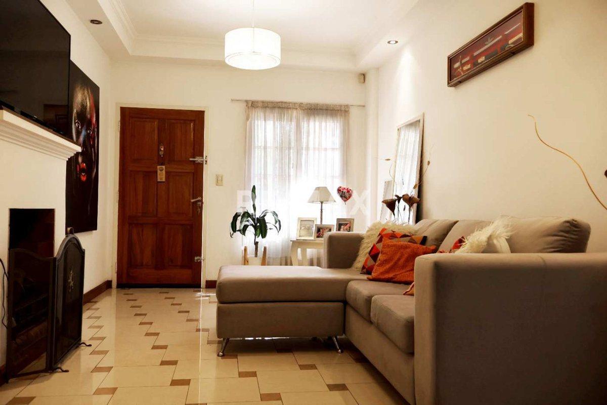 Foto de VENTA ESPECTACULAR CASA 5 AMB C/PILETA CASTELAR, imagen 4