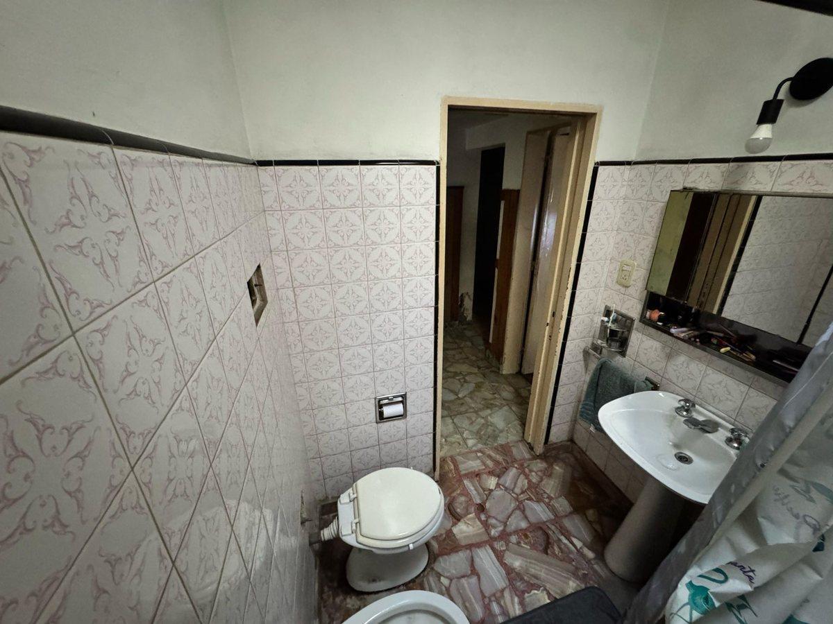 Foto de VENTA CASA 4 AMB C/PATIO Y GARAGE- SAN MIGUEL, imagen 2