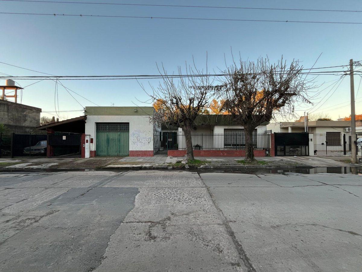 Foto de VENTA CASA 4 AMB C/PATIO Y GARAGE- SAN MIGUEL, imagen 3
