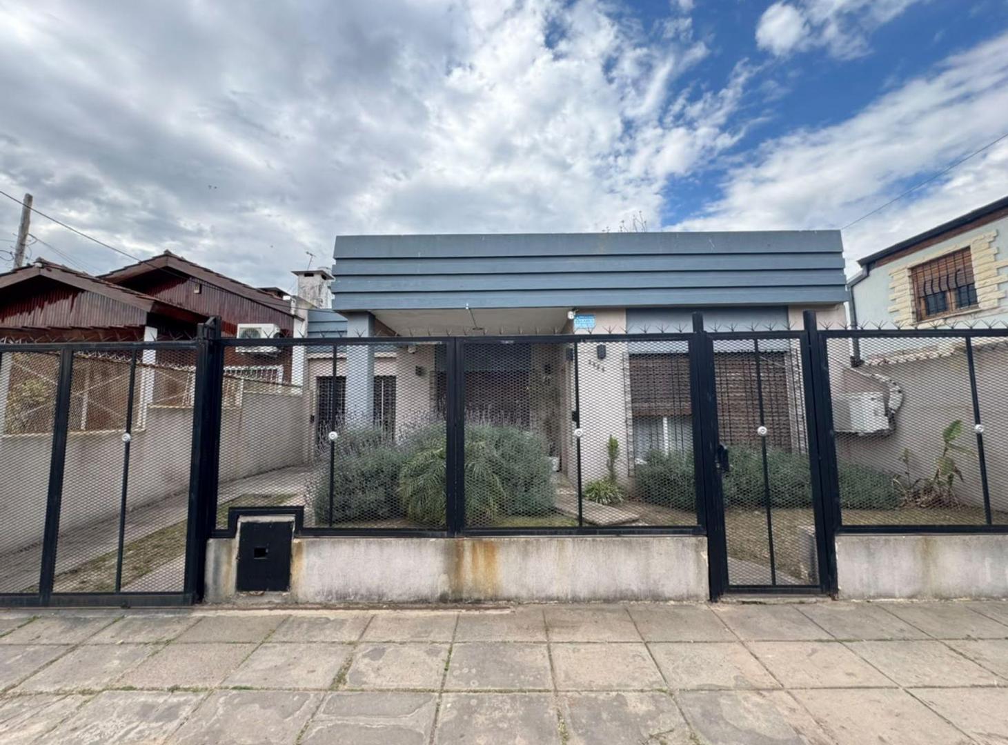 Foto de VENTA CASA 3 AMB C/COCHERA Y PATIO, imagen 2