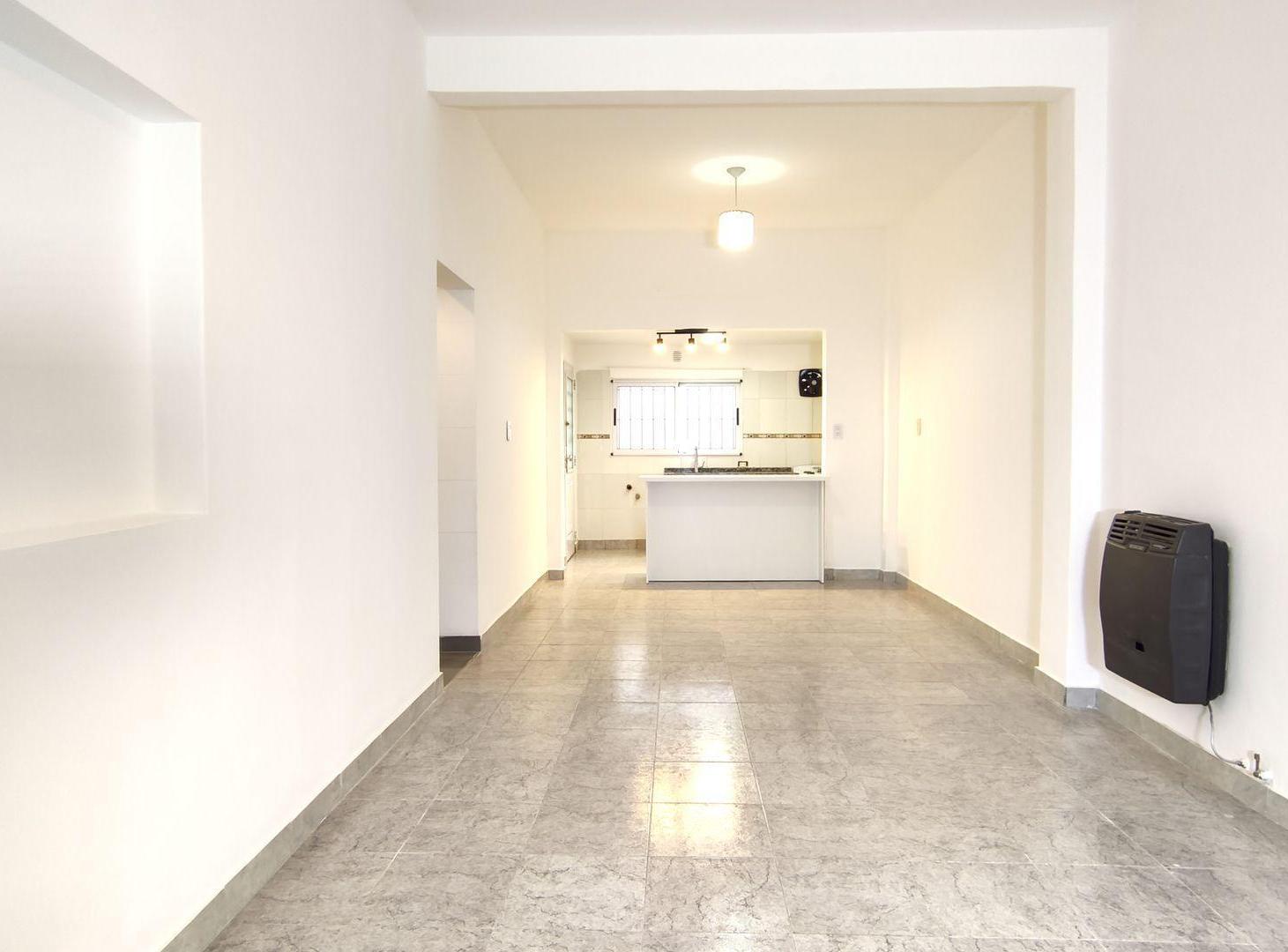 Foto de Venta Comodo PH 3 Ambientes Planta Baja Ballester, imagen 1