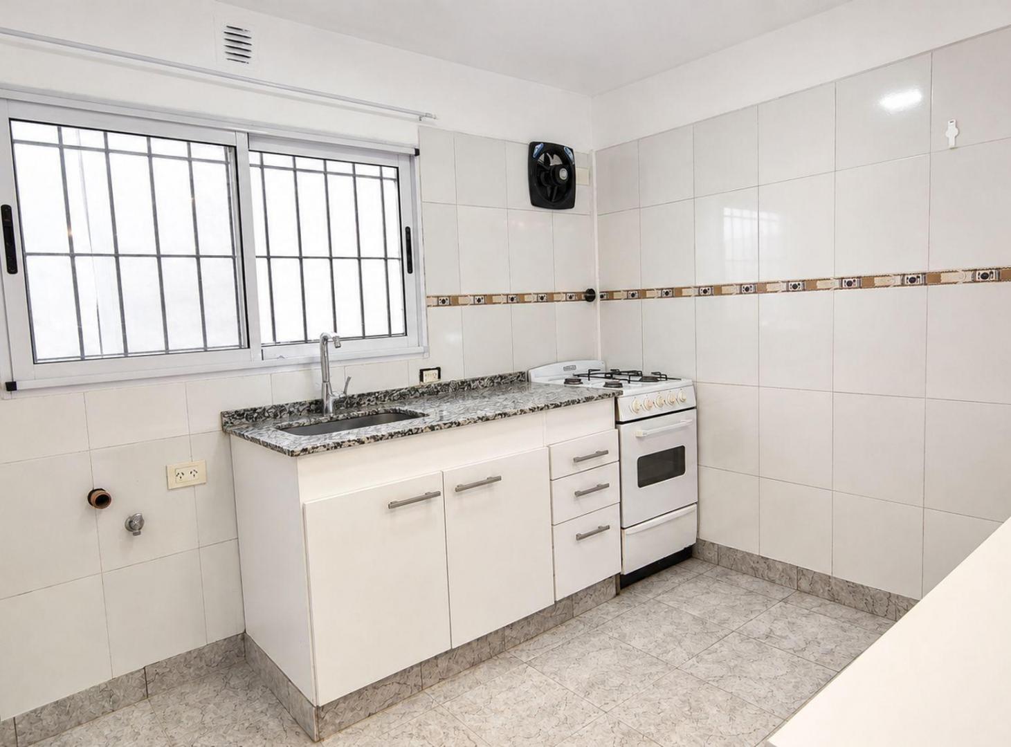 Foto de Venta Comodo PH 3 Ambientes Planta Baja Ballester, imagen 2