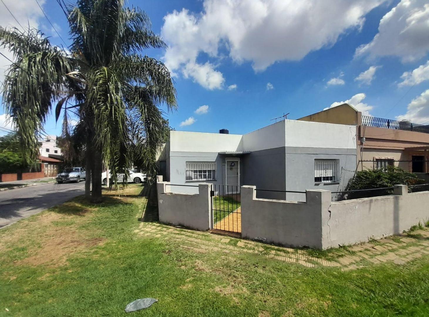 Foto de Venta Amplia Casa con Cochera - Patio - Terraza, imagen 1