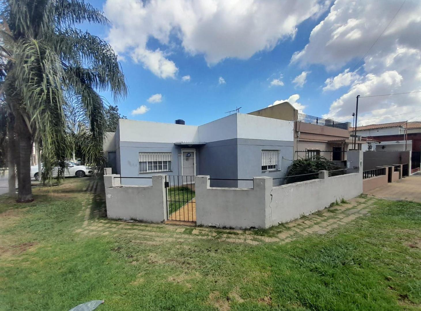 Foto de Venta Amplia Casa con Cochera - Patio - Terraza, imagen 2