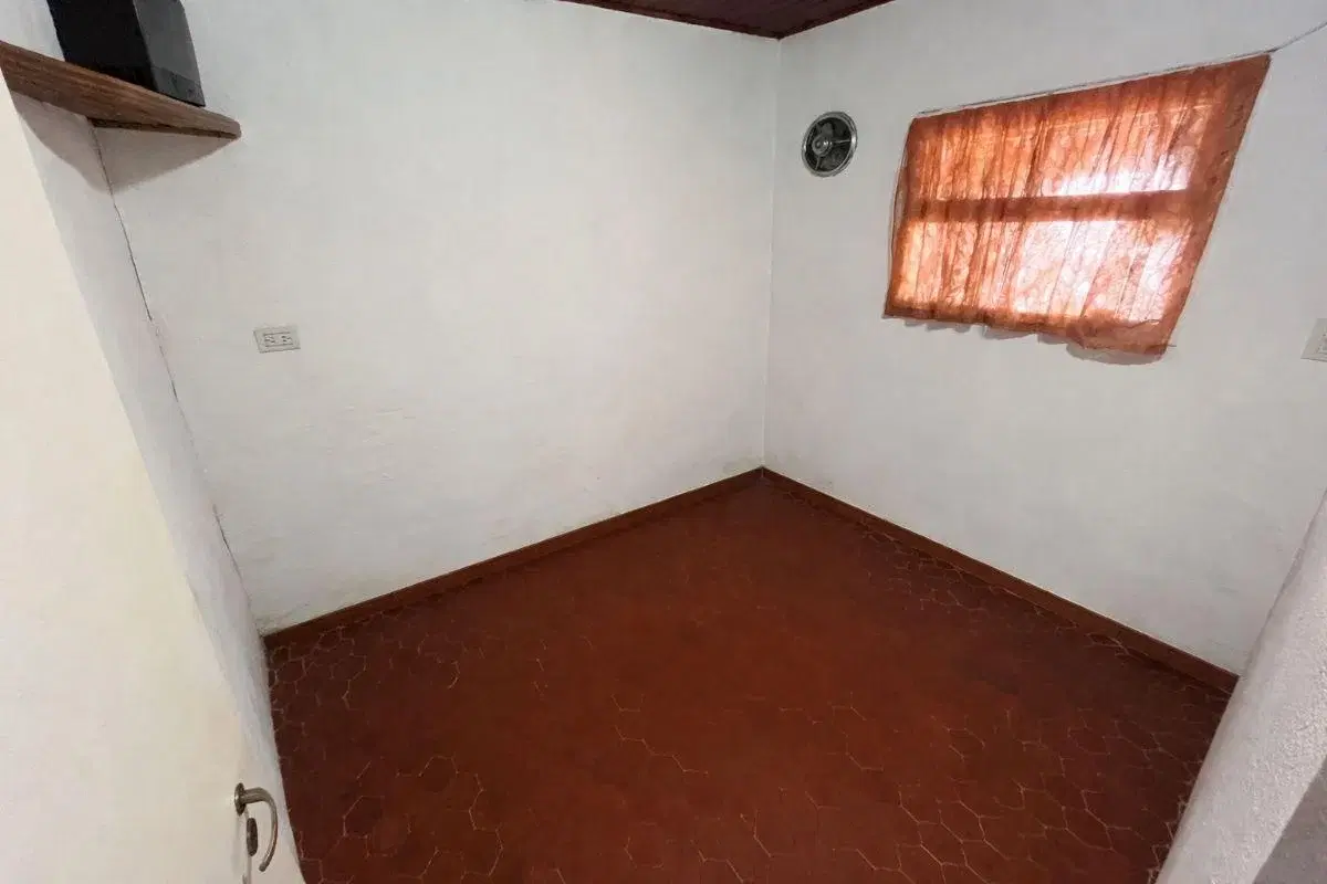 Chalet 3 ambientes + depto 1 ambiente 4